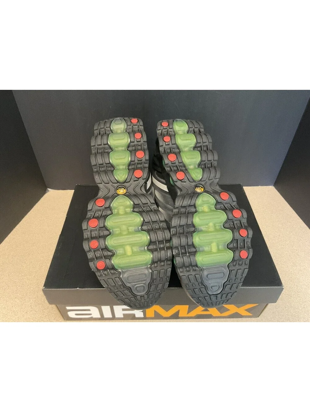 New! Nike Air Max DN8 Black/Volt/Smoke Athletic Shoes. Men’s 9.5. Women’s 11